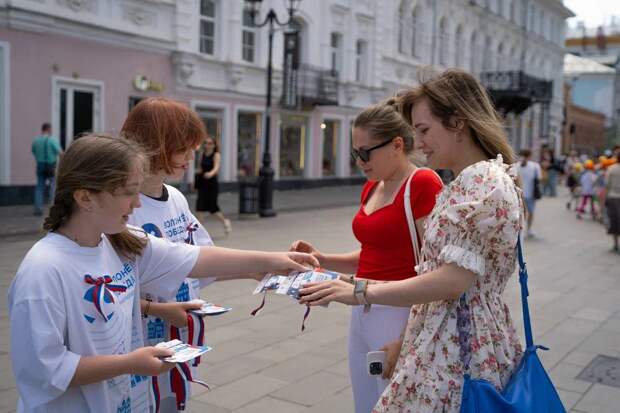 Более 60 тысяч лент-триколор раздадут нижегородцам волонтеры Победы ко Дню России