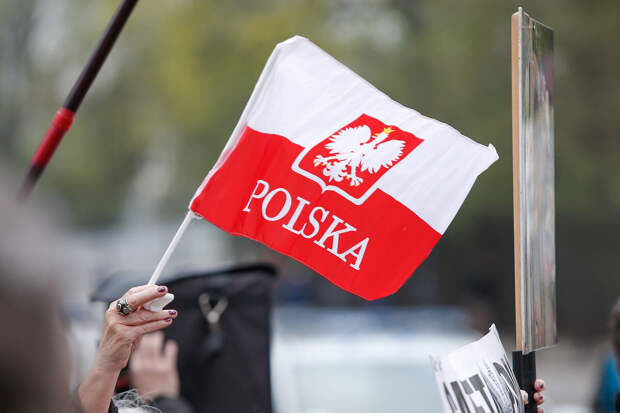 Еврокомиссия: Польша не будет признавать загранпаспорта россиян без биометрии