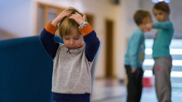 Что делать, если ребёнка обижают в детском саду: советы родителям