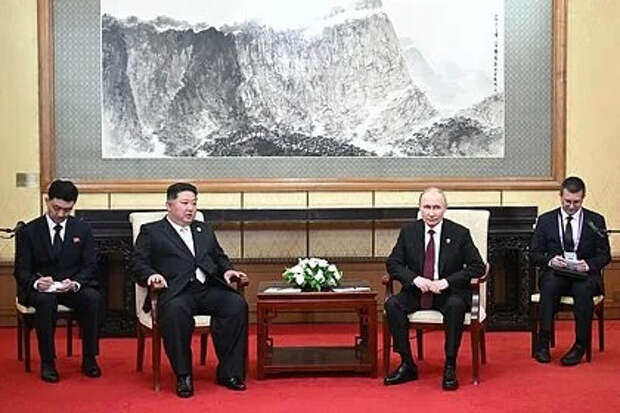 Кресло Ким Чен Ына потрогали и протерли перед встречей с Путиным