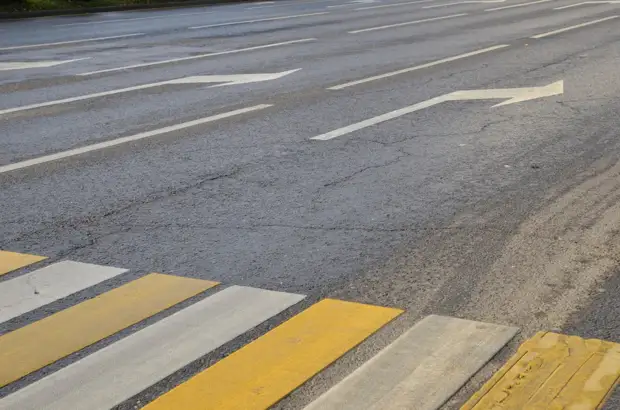 Столичные службы занялись обновлением дорожной разметки