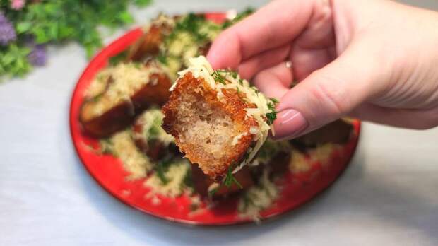 На днях я выложила видео и вкуснейшим рецептом приготовления закуски на основе хлеба. Меня знатно закидали тапками в комментариях и даже написали: "ваши гости что, из концлагеря?".-10-2