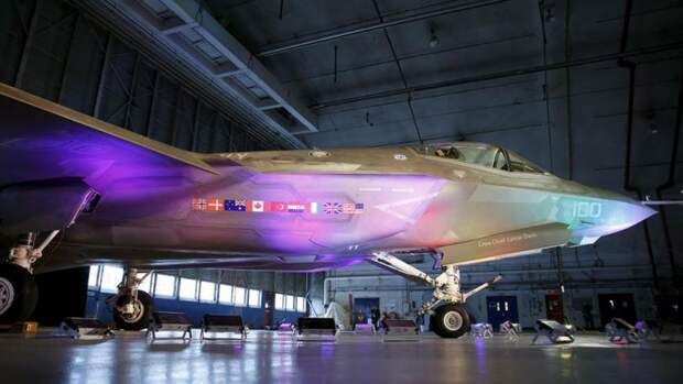 04152016_F-35_fighter_jet