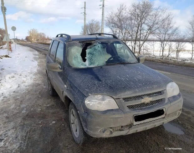 Пункт назначения по-воронежски: на трассе кусок льда чуть не убил женщину в легковушке