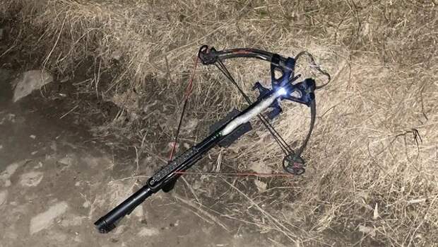 Мужчина с арбалетом пытался «закинуть» в колонию наркотики