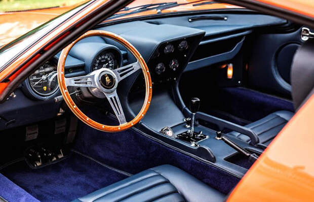 Интерьер Lamborghini Miura./ Фото: vercity.ru
