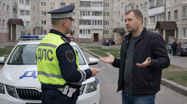 Во дворах тоже штрафуют: ГАИ фиксирует нарушения у подъездов