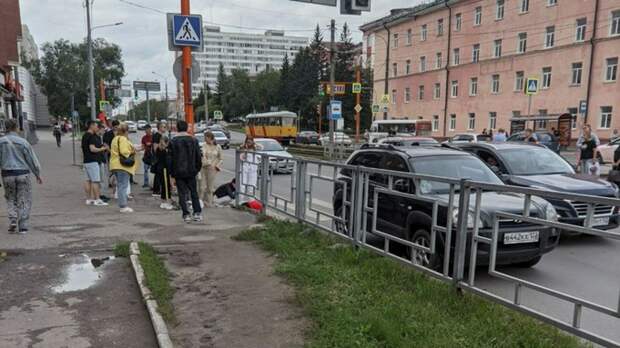 В центре Барнаула женщину сбили на регулируемом пешеходном переходе