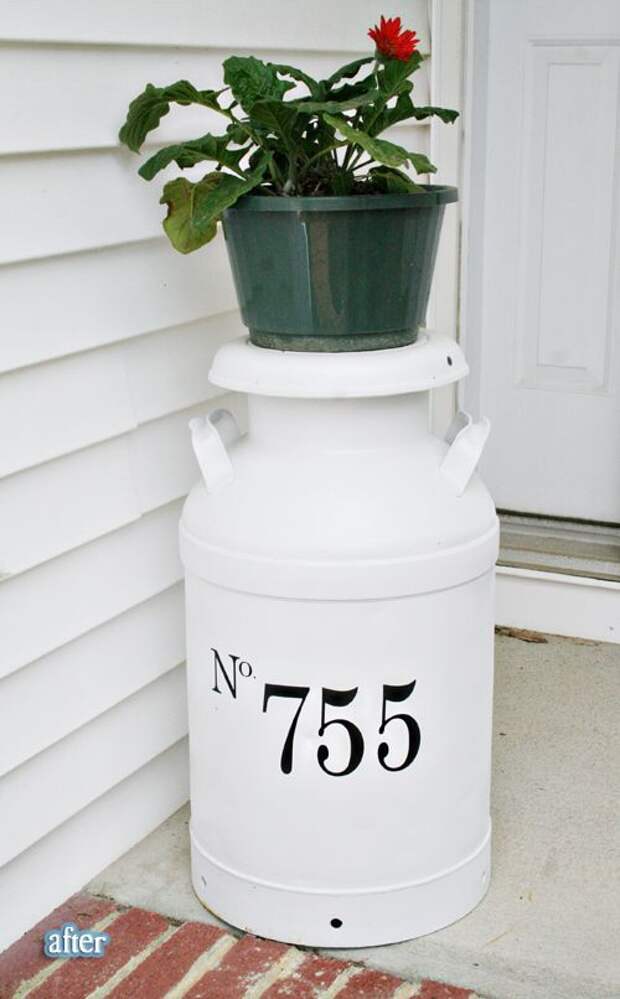 Love the stenciling on this old milk jug., would be cute with the address number too...cute!