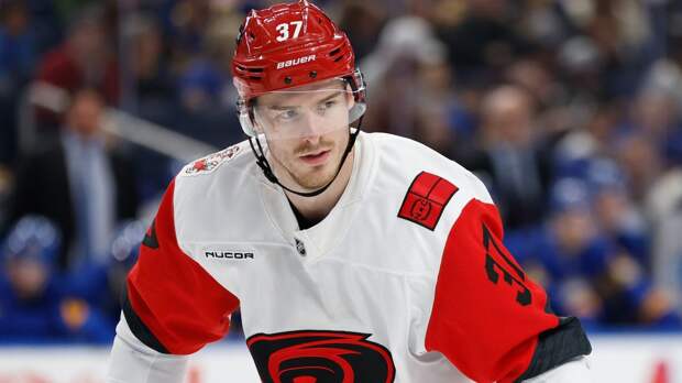 Голы Свечникова и Никишина не помогли «Каролине» обыграть «Калгари»