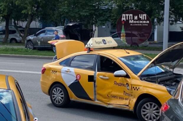 На проспекте Маршала Жукова произошло ДТП