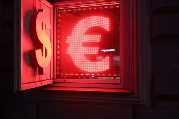 Курс евро утром 22 мая рухнул до 97,85 рубля