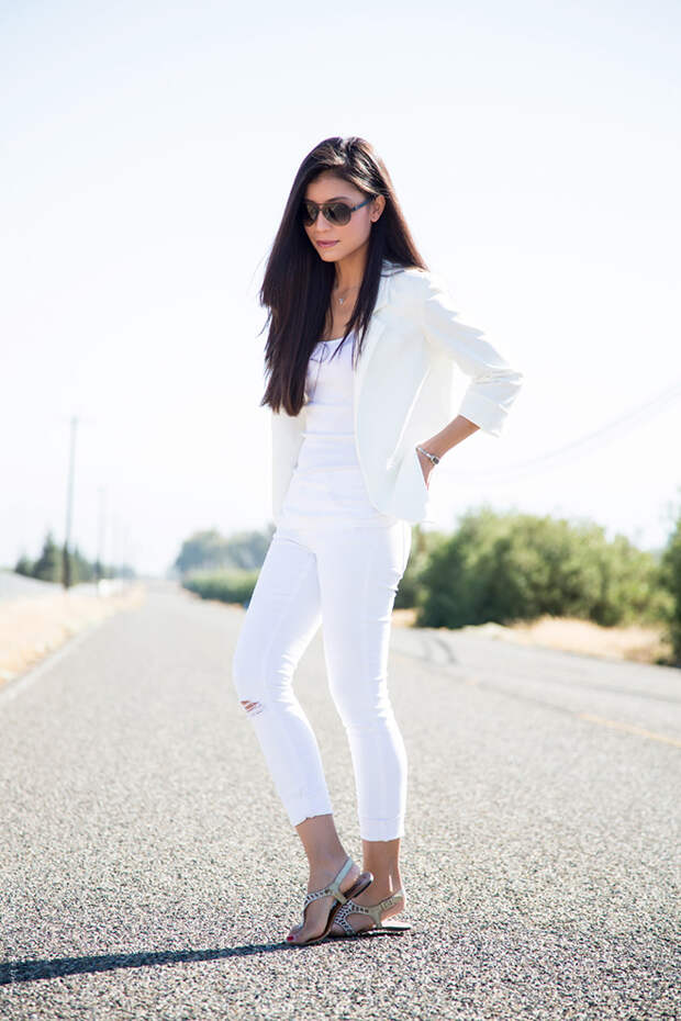 С чем носить белые джинсы этим летом - идеи от стилистов