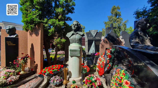 Могила В.С. Гризодубовой на Новодевичьем кладбище