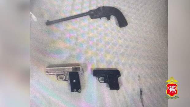 Сотрудник одного из предприятий Крыма принёс на работу оружие и патроны