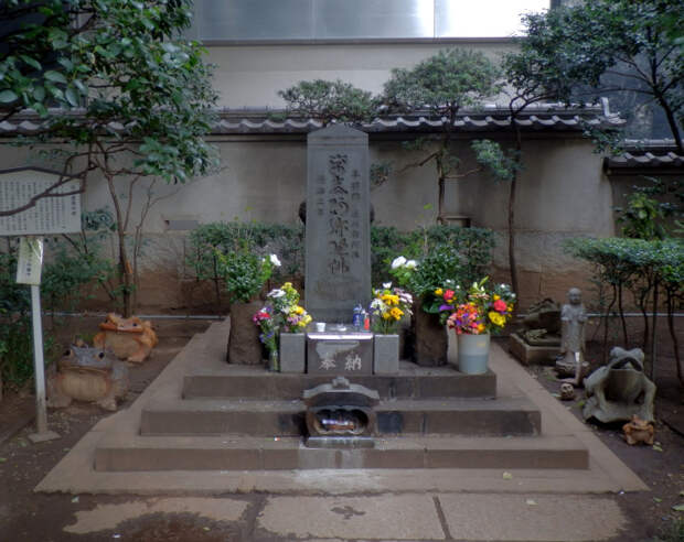 Таира но Масакадо - могила, вызывающая страх даже у властей.