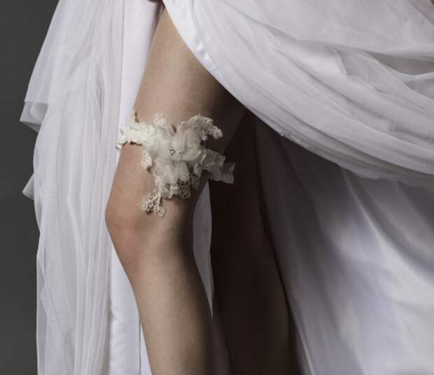 kate_garter-500x432