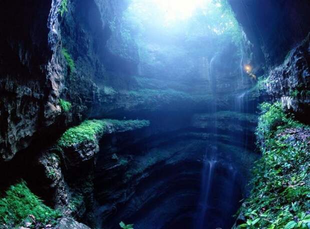 Водопады внутри пещеры
