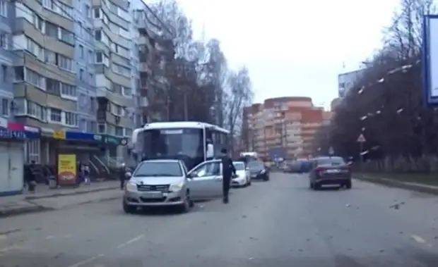 Дорожные разборки в Канищево попали на видео