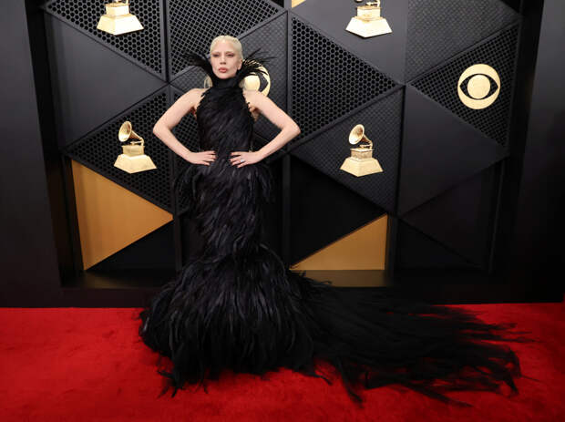 Российский стилист предрек популярность перьям