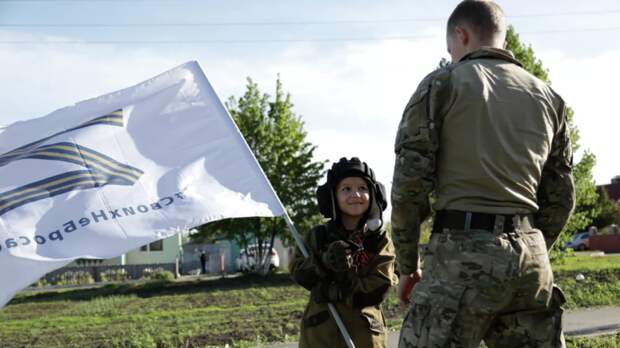 Приветствовавшего военных в Белгородской области мальчика Алёшу приняли в «Юнармию»