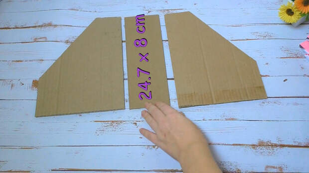 Применила упаковочную бумагу и старый гофрированный картон. чтобы сделать функциональные органайзеры для дома.