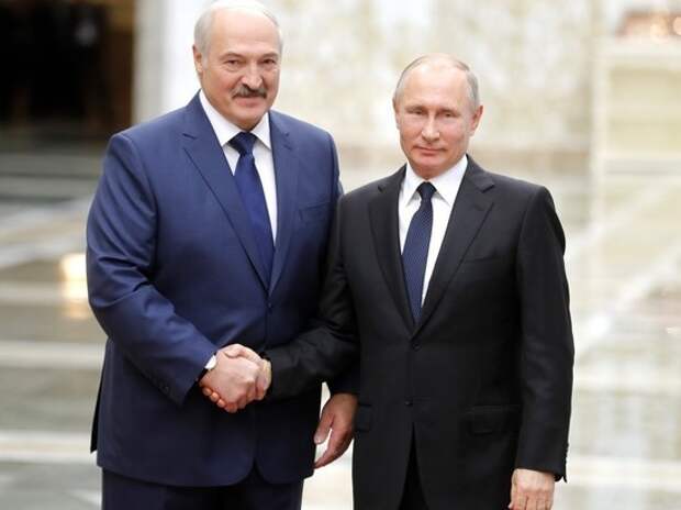Лукашенко исправился: принял Путина на саммите ОДКБ как родного брата