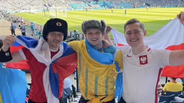 «Флага больше нет, ушанка пропала»: избитый российский болельщик и его украинский друг о нападении на матче Евро-2020