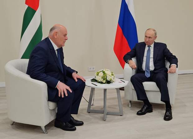 Путин и Бжания 
