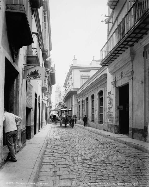 Вид с улицы О'Рэйли на Кафедральный собор Гаваны, 1900.