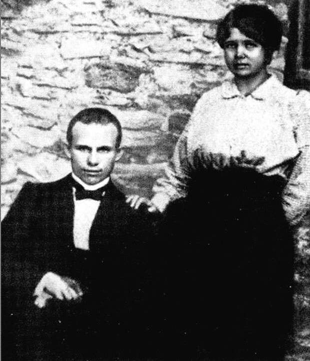 Молодой слесарь Никита Хрущев со своей первой женой Ефросинией, 1916 год. история, факты, фотографии