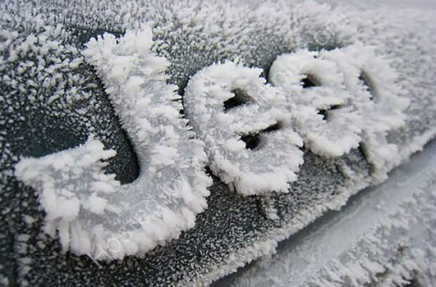 Фотография: Как мороз превращает автомобили в предметы искусства №25 - BigPicture.ru