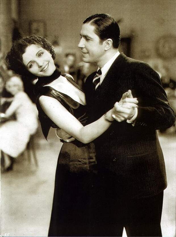 Аргентинское танго в исполнении Карлоса Гарделя и Моны Марис, кадр из фильма, 1934 г.
