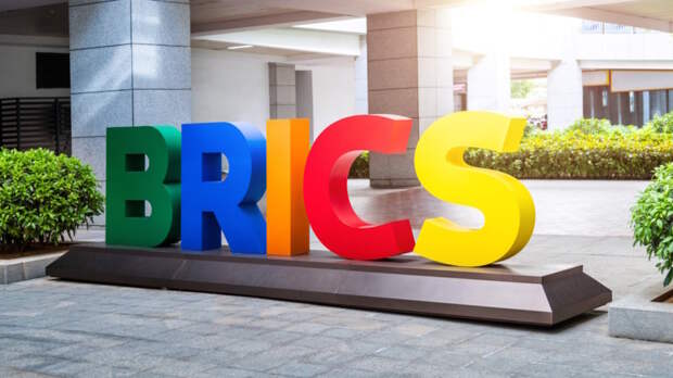 БРИКС создаст замену всему, что США могут отключить "одним нажатием кнопки"