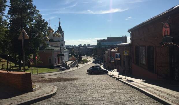 Путешественник обратил внимание на шаурму и избушки в Нижнем Новгороде