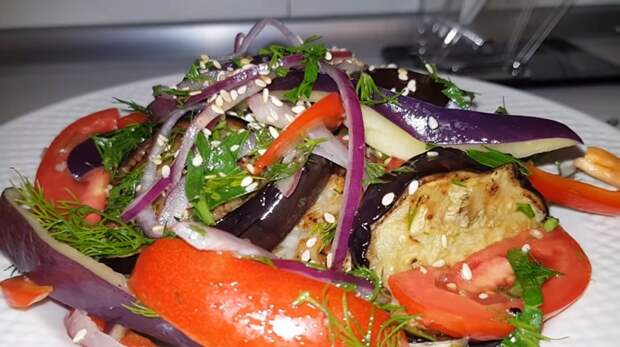 Самый вкусный салат из баклажанов: остановиться невозможно Самый вкусный салат из баклажанов: остановиться невозможно