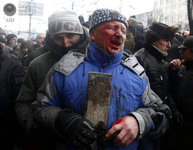 Украина. Киев. 22 января. Столкновения протестующих против действующей власти с сотрудниками правоохранительных органов. (REUTERS/Vasily Fedosenko)