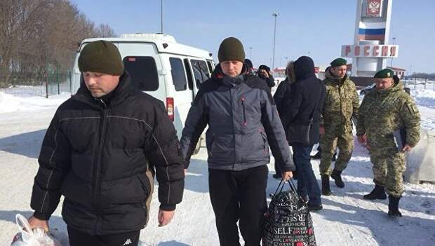 Украинские пограничники, переданные российской стороной. 2 марта 2018 Украинские пограничники, переданные российской стороной. 2 марта 2018