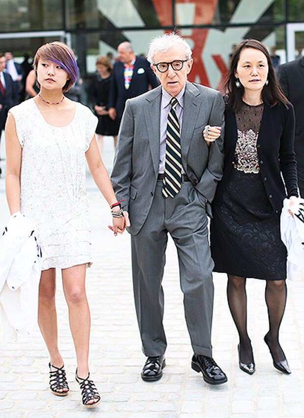 Вуди Аллен с женой и приемной дочерью, 2015 год