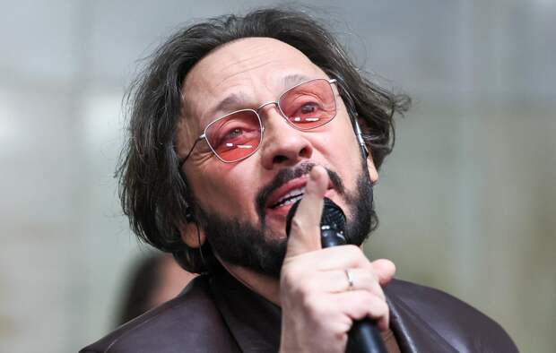 «Смотреть не хочется» на его образы: Стас Михайлов о миллионных нарядах, спасении жизни и будущем детей