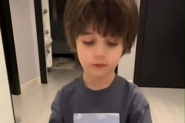 Ведущая Астровская рассказала, что подарила сыну на четырехлетие робот-пылесос