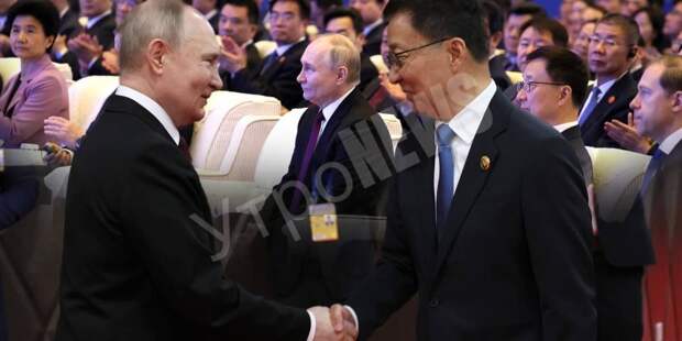 Президент РФ осмотрел Российско-Китайское ЭКСПО