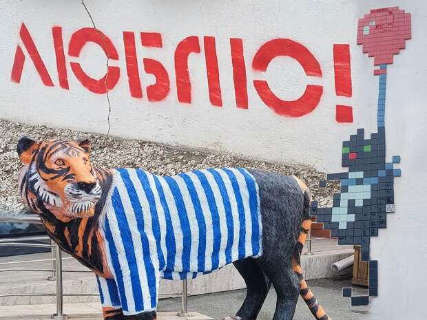 Мыши украли сыр, а тигр надел тельняшку: Топ-10 самых необычных арт-объектов Владивостока