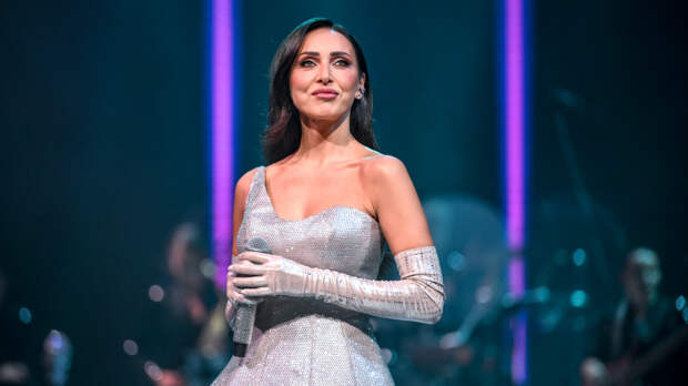 «Бабушка научила»: Алсу рассказала о ритуале, который делает, выходя на сцену