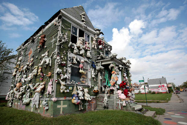 Заброшенные дома улицы Хайдельберг (Детройт, штат Мичиган, США), которые превратились в потрясающие инсталляции.