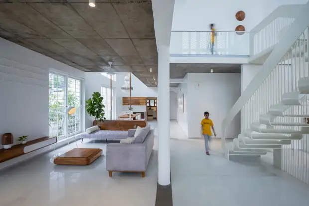 Семейный дом со смелым геометрическим фасадом в Индии