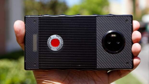 Опубликованы характеристики «голографического» смартфона RED Hydrogen One