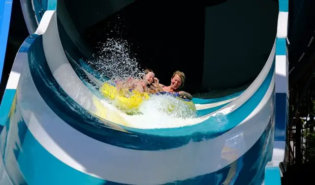 Скорая помощь потребовалась посетителю нижегородского аквапарка «Океанис»