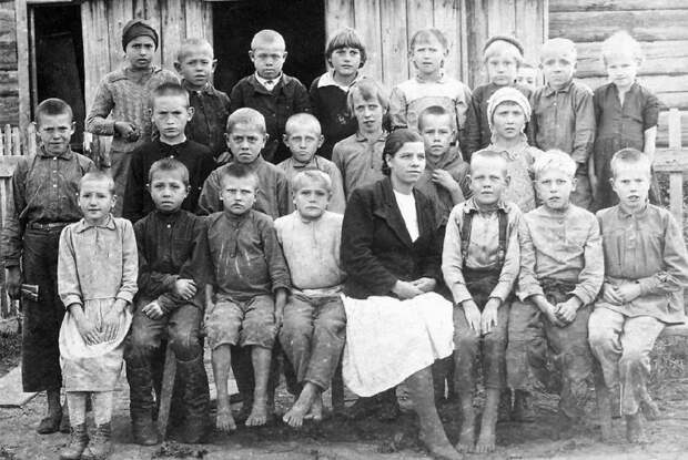 На снимке — представители немецкой общины в Сибири. Семьи этой общины были депортированы НКВД в Сибирь после вторжения войск нацистской Германии в СССР, 1945 год