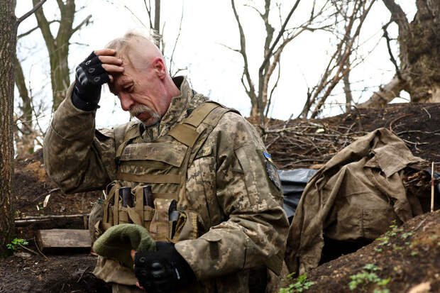 РИА: военные ВСУ в касках со свастикой запугивали жителей Красноармейска